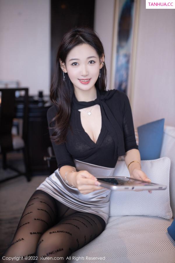 唐安琪  [XiuRen]高清写真图 2022.11.21 No.5887 唐安琪 黑丝短裙第10张图片